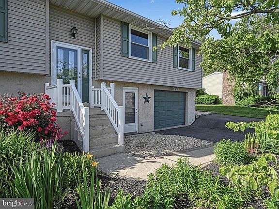 4th image of 1723 Pioneer Rd