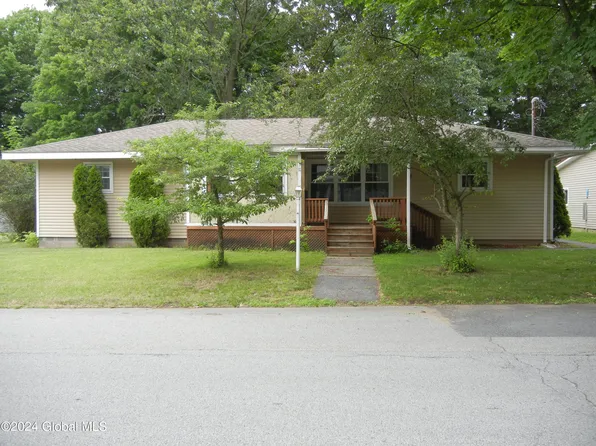 11 Chestnut Street, South Glens Falls, NY 12803