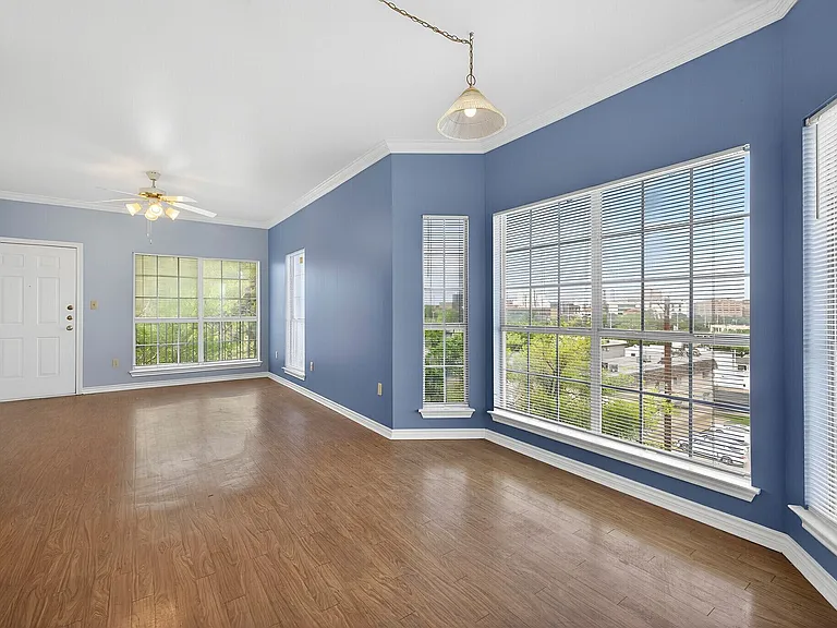 Eastwood Apartments — Photo 19