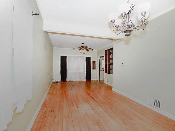 3rd image of 4206 W Henderson St