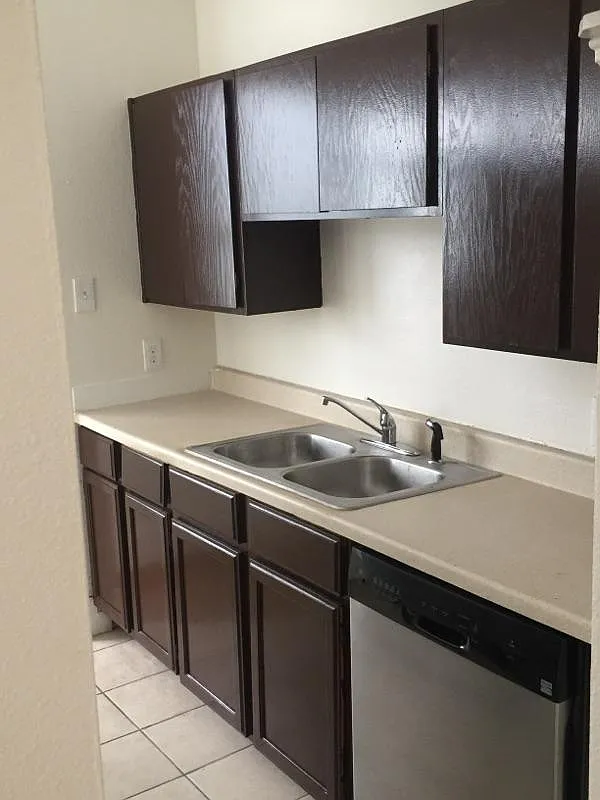 1 bed, 675 sqft, $1,200 — Photo 2