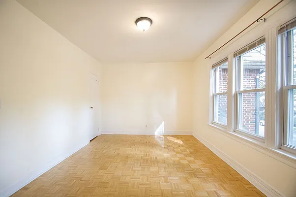 Rented by Rhona Realty | media 16