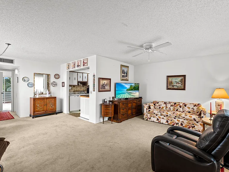 362 Burgundy Ave #H — Photo 9