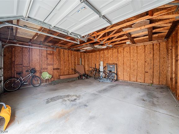 4th image of 1553 Winton Ave