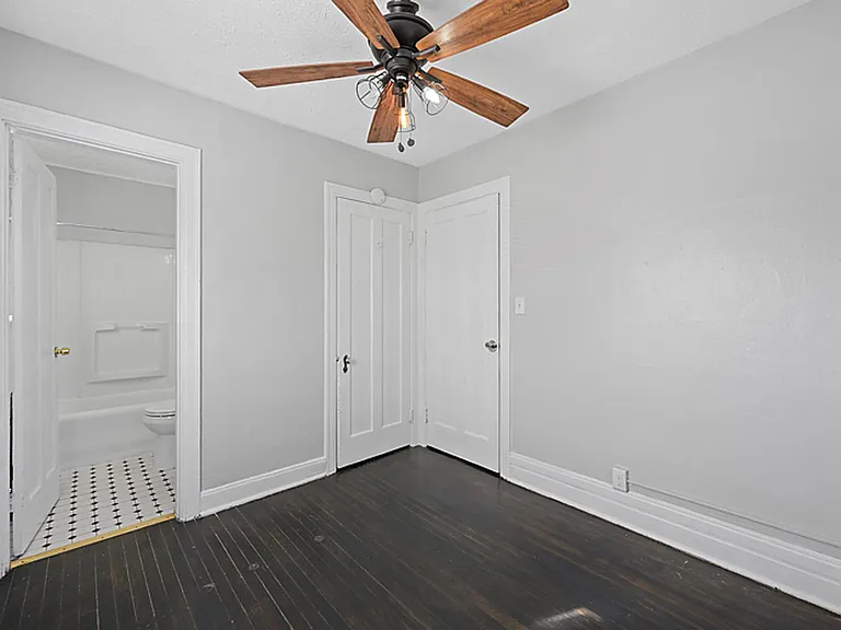 4300 Erie Ave #4 — Photo 11
