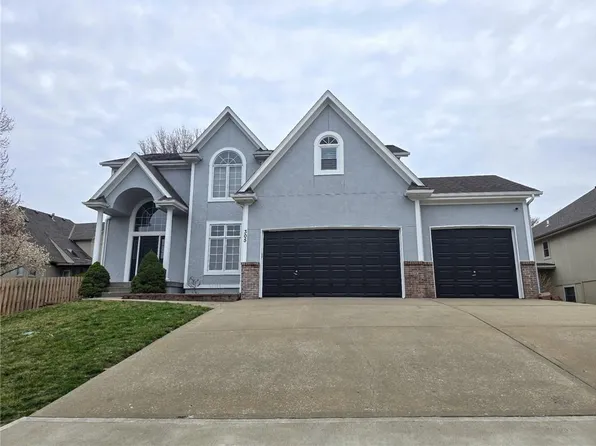 305 SE Battery Dr, Lees Summit, MO 64063