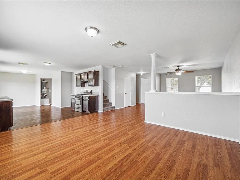 2218 Heath Ridge Ln — Photo 8