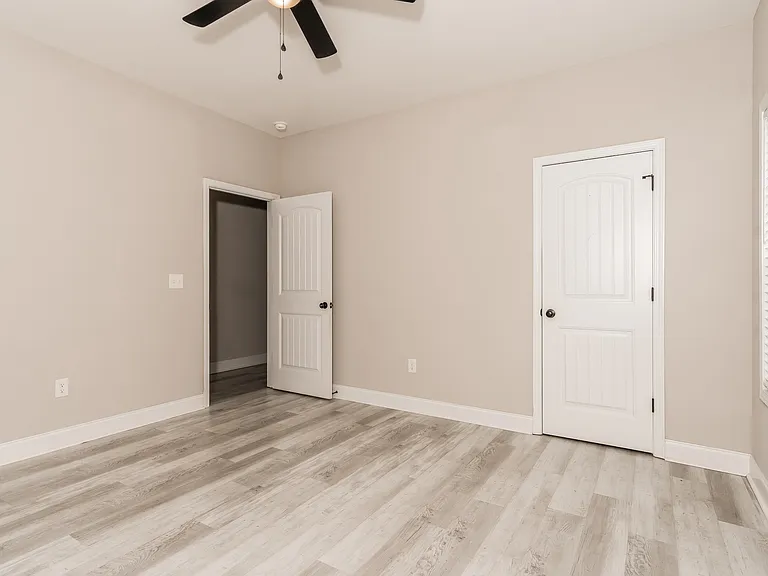 219 Beau Claire Cir — Photo 10