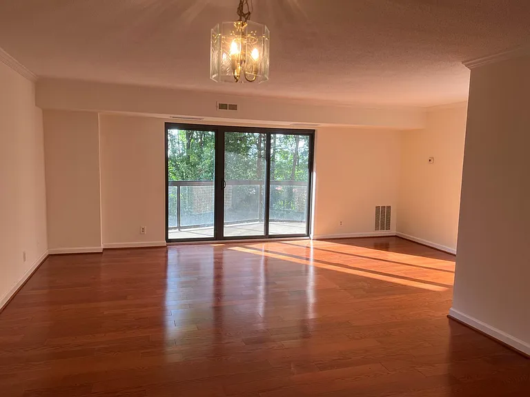 8370 Greensboro Dr #216 — Photo 5