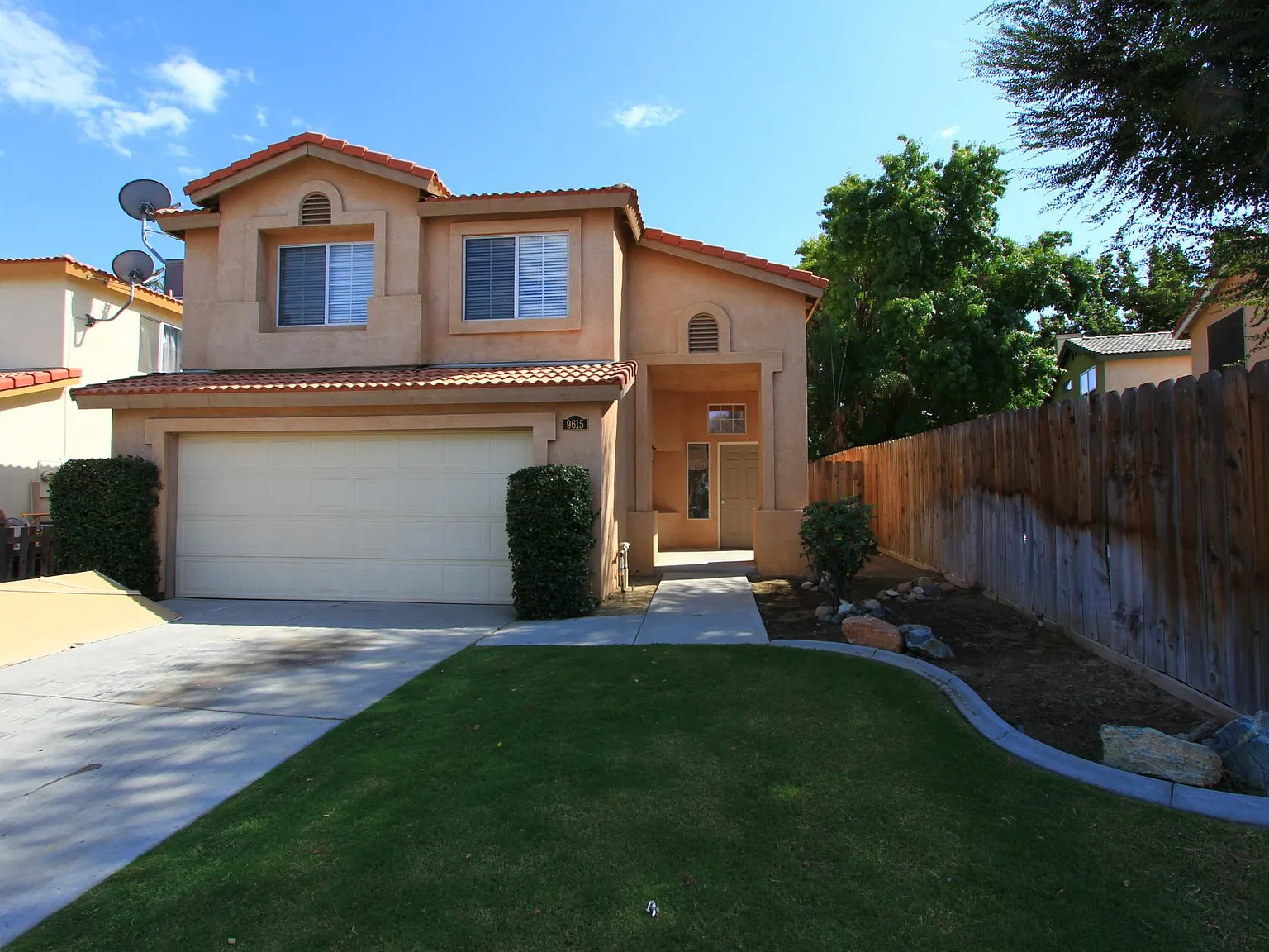 4 bed, 1907 sqft, $2,700 — Photo 1