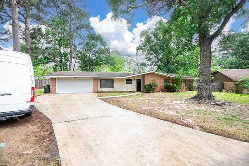 2 Circle Dr Photo 1