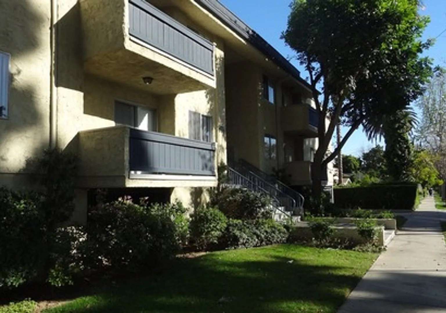 Barrymore Apartments — Photo 3