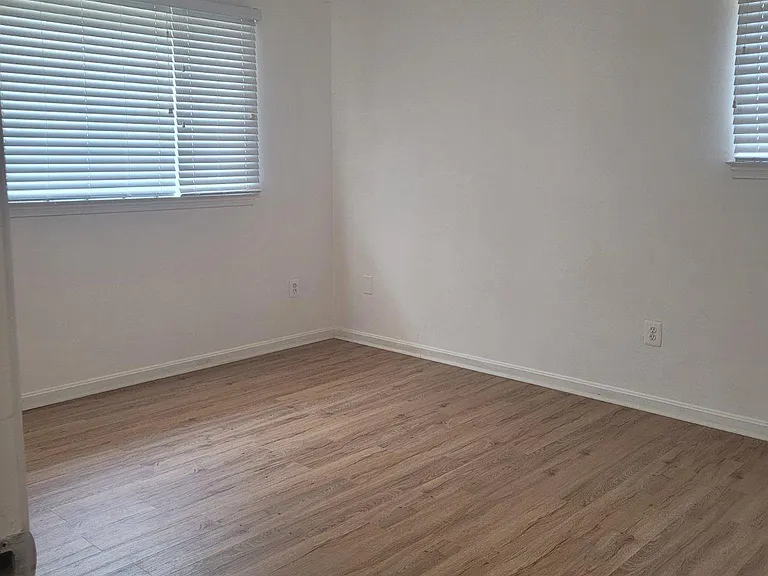 6818 Rolling Rd — Photo 17