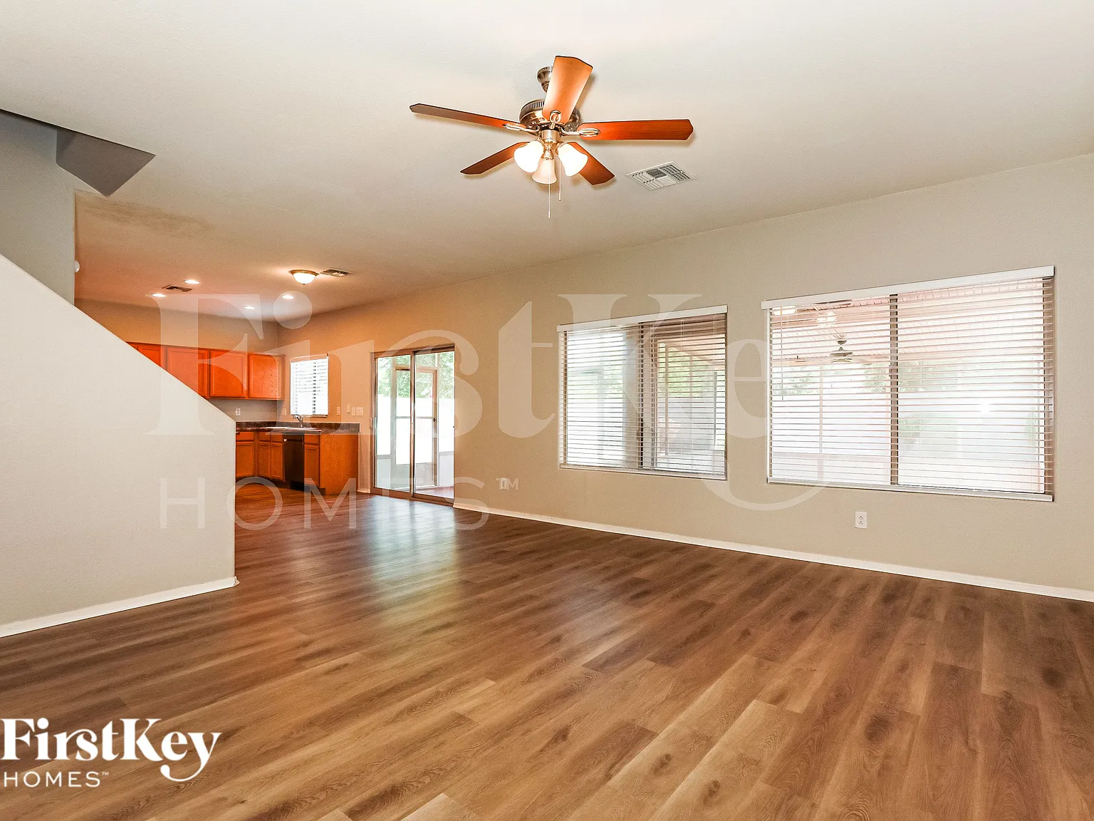 3 bed, 2.5 bath, 2560 sqft, $2,070 — Photo 2
