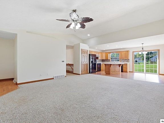 4th image of 87 Struble Cir
