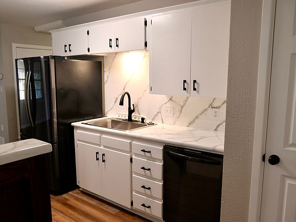 3rd image of 1107 Cheryl Dr