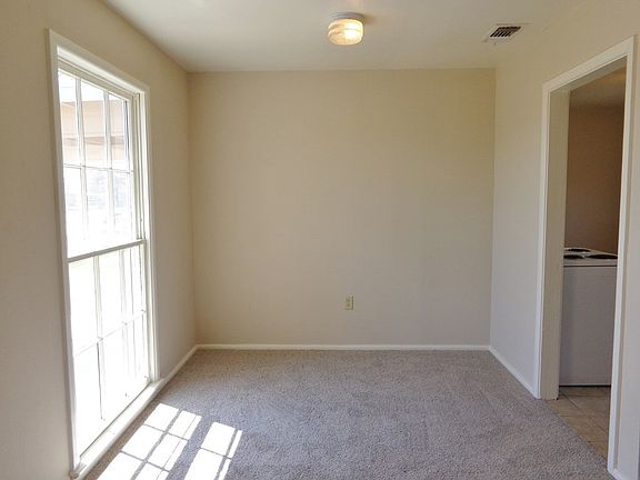 3rd image of 422 E 39th St