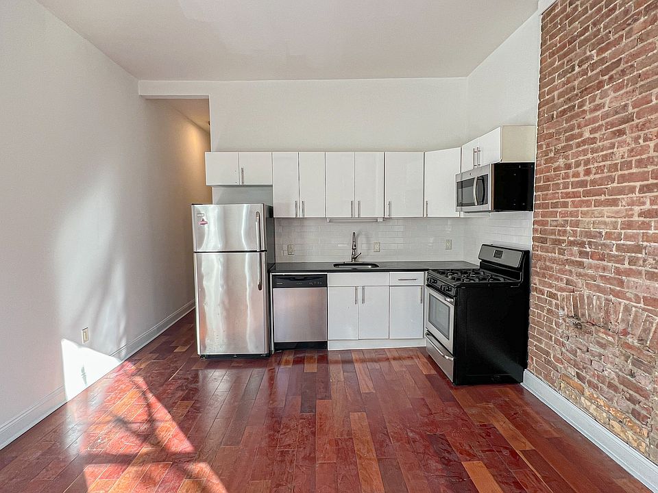 2nd image of 225 E 14th St APT 1A