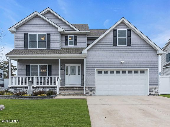 2nd image of 1267 Cypress Street
