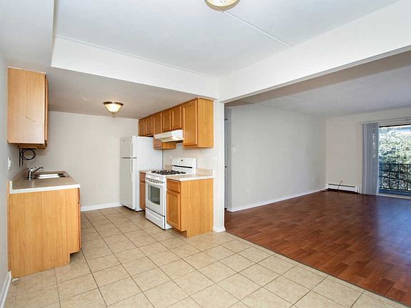 4th image of 521 Kiowa Dr APT 102