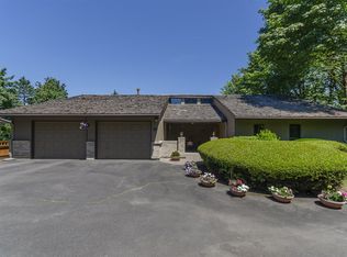 10 Mozarteum Ct, Lake Oswego, OR 97035