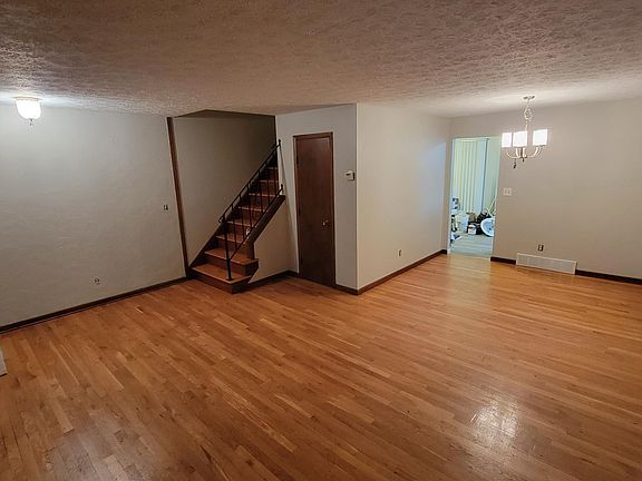 2nd image of 6587 Beverly Dr