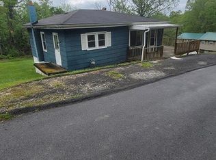 273 Center St, Crab Orchard, WV 25827