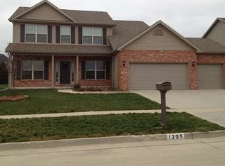 1205 Longford Ln, Bloomington, IL 61704
