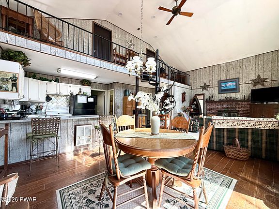 4th image of 825 N Hillview Pl