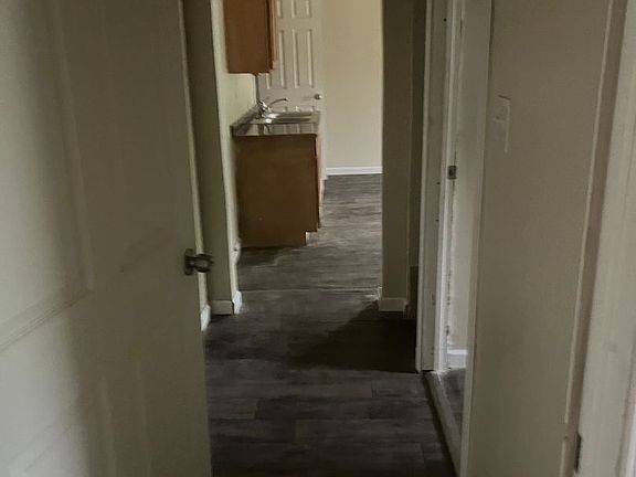 4th image of 428 S Fredonia St #B
