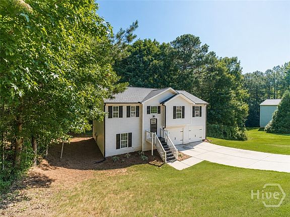 2nd image of 1825 River Run Road