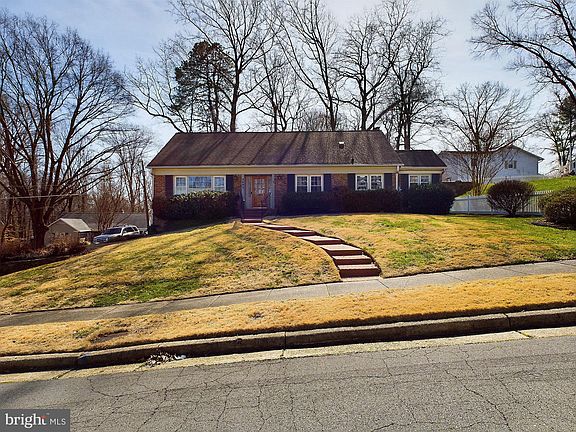 2nd image of 3623 Camelot Dr