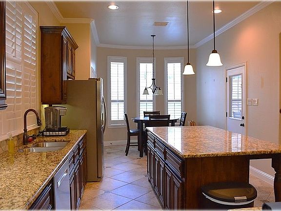 3rd image of 405 Heritage Ln