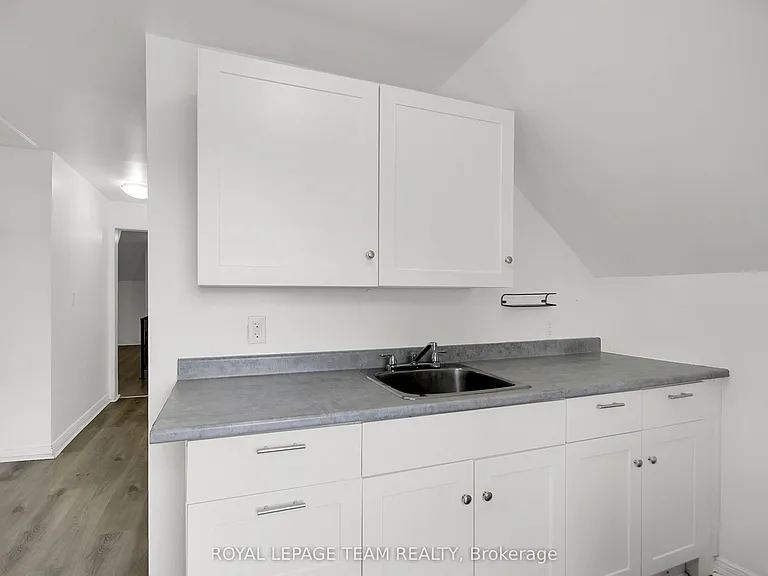 4 Eccles St #5 — Photo 26