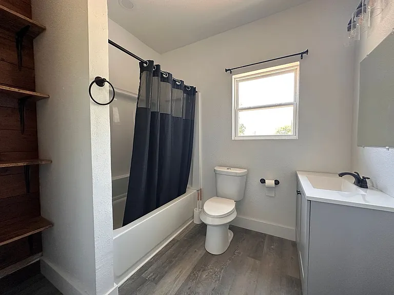 707 Avenue G — Photo 4