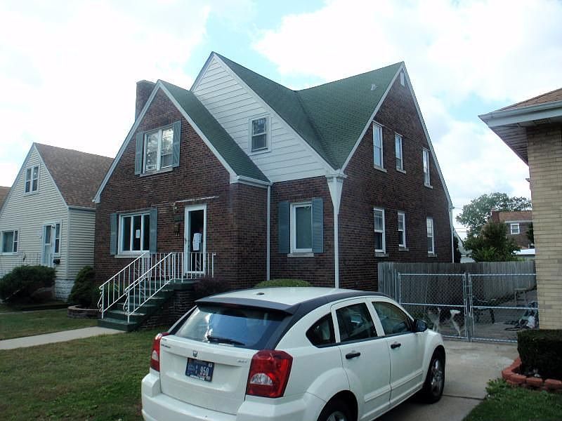 2nd image of 2034 Lake Ave