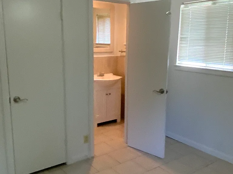713 Clover Park Dr — Photo 19