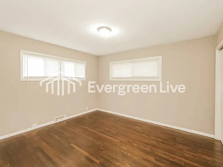 11213 Crystal Ave — Photo 10