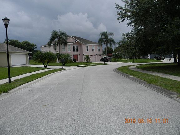 4th image of 114 Shaddock Dr