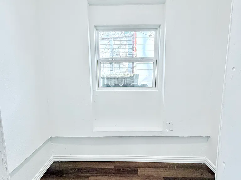 727 W Day St — Photo 14