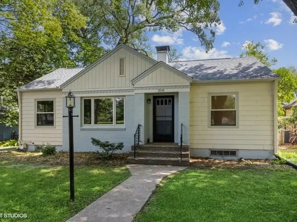 258 Black Springs Cir, Iowa City, IA 52246