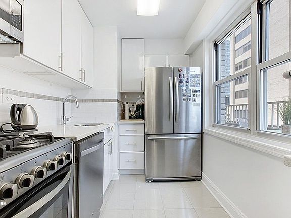 2nd image of 153 E 57th St APT 20A