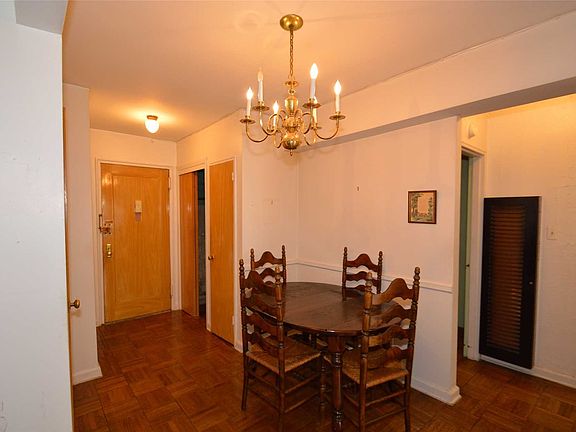 4th image of 27-04 Parsons Blvd APT 1E