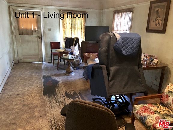 4th image of 9822 Wilmington Ave
