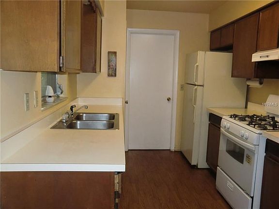 3rd image of 829 Jordan Ave