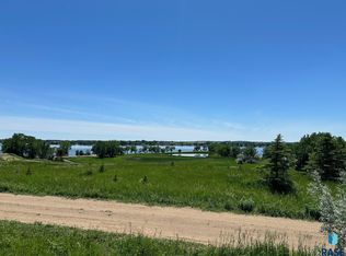 Point Cir, Madison, SD 57042