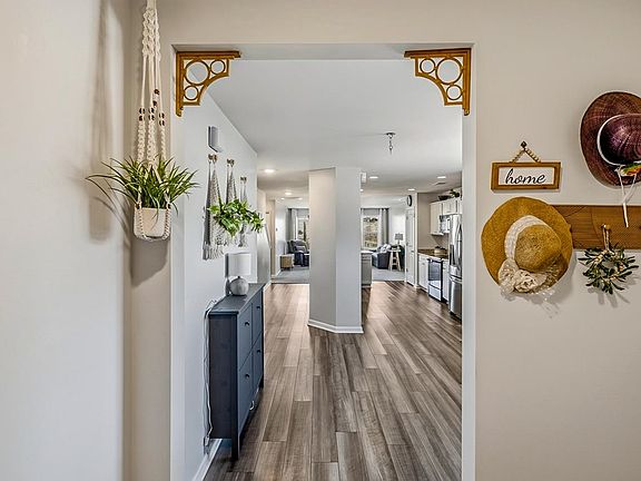 5th image of 404 Grantham Ct