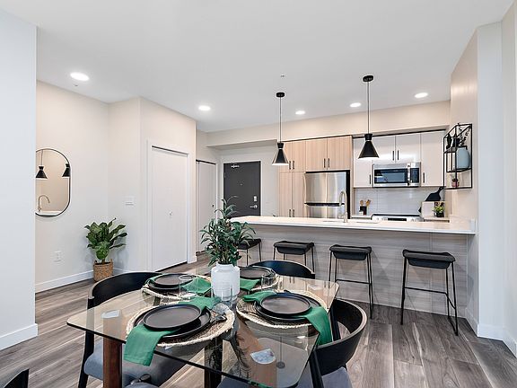 4th image of 565 Griesbach Parade NW #1349970