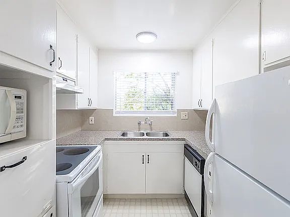 3rd image of 908 Middle Ave