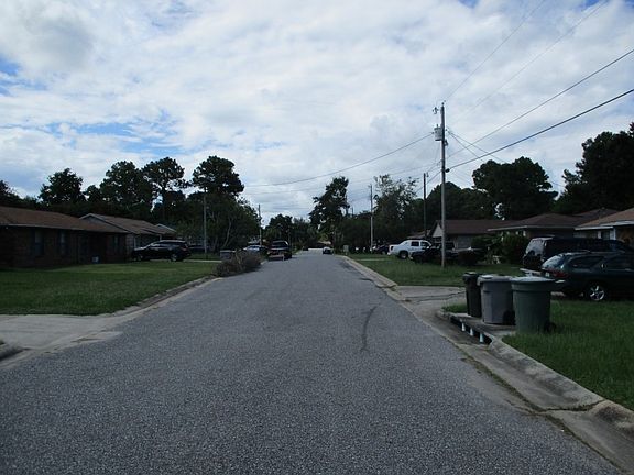 5th image of 820 Amberwood Dr